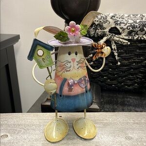 ADORABLE Moving Metal Easter Bunny!
